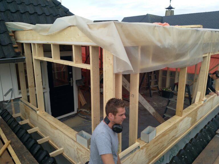 Dakopbouw bij een villa te Woudrichem bouwbedrijf Gelderland